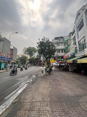 nhà nguyên căn mặt tiền kinh doanh phường xuân hòa kết cấu đẹp, dễ khai thác