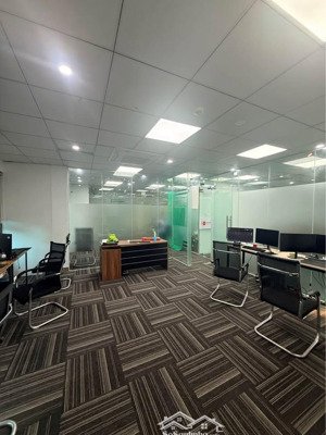 văn phòng cho thuê quận tân bình. dt 130m2 gần khu vực sân bay dễ giao thương