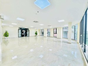 văn phòng 150m2 nằm trên đường trần huy liệu, p.15, phú nhuận