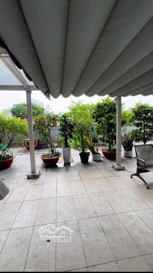 cho thuê văn phòng phan xích long, 245m2, giá tốt chỉ 399k/m2/th. có ban công riêng, vườn ngắm cảnh