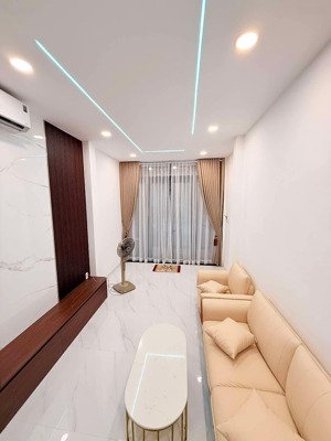 siêu phẩm nhà mặt tiền p.2 tân bình full nội thất xịn | gần sân bay