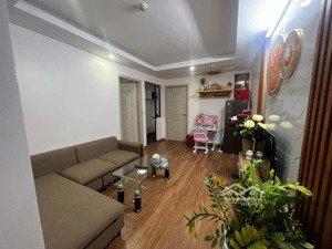 cho thuê căn hộ ruby3 phúc lợi, dt: 50m2, full đồ. giá: 6 triệu/tháng. lh/zalo: 