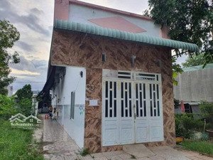 chính chủ bán dãy trọ rẻ hơn 500tr ngay kcn mỹ phước, dt 150m2, sổ sẵn, đang cho thuê 10tr/tháng