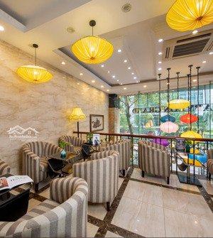 khách sạn mặt phố cửa bắc - phạm hồng thái. dt 210m2. 10 tầng. 45 phòng. dòng tiền 5.5 tỷ/năm