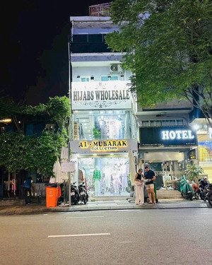 bán nhà 2 mặt tiền trương định- phạm hồng thái ngay cổng chợ bến thành 4x11m chỉ 39 tỷ