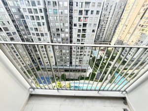 cho thuê căn góc 2pn + , 2wc dt: 69m2 view hồ bơi tháp b2, tiện ích resort 5 sao!