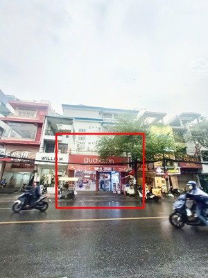 gấp!!! nhà chính chủ mặt tiền đường nguyễn gia trí d2 bình thạnh.