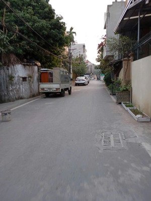 nhà mới 39m x 4 tầng chỉ 5,4 tỷ có thương lượng ngõ thông ô tô qua nhà kim chung hoài đức