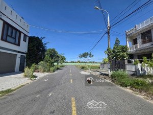 cần chuyển nhượng vài lô đất biển sơn thuỷ . khu vực tiềm năng nhất khu bãi tắm sơn thuỷ .