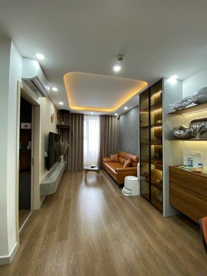 chính chủ cho thuê căn 2 pngủ tòa tropical ban công mát, full nội thất rất đẹp giá chỉ 12 triệu