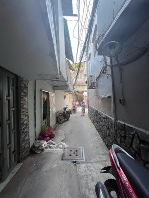 bán căn nhà đường tám danh, phường 4 quận 8, trệt, 2 lầu, giá: 2.850 tỷ