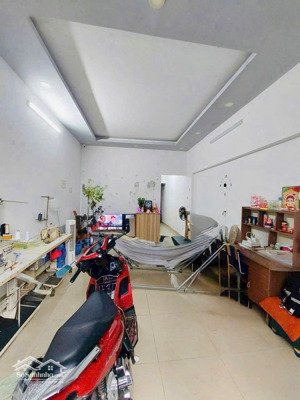 bán căn nhà cấp 4, ngay đầu hẻm đường đình phong phú, phường tăng nhơn phú b,