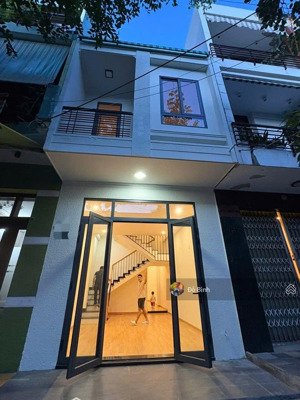 cho thuê nhà 2 tầng: hoàng xuân nhị - 3pn - 2wc sạch đẹp