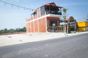 tôi cần bán nhanh, đất ở đô thị ngay chợ cần đước, đường nhựa, khu dân cư hiện hữu