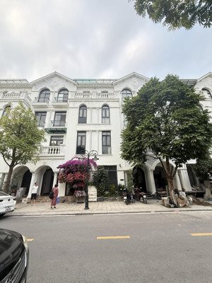 24,5 tỷ sở hữu ngay liền kề ngọc trai 6 view công viên hoàn thiện full nội thất.