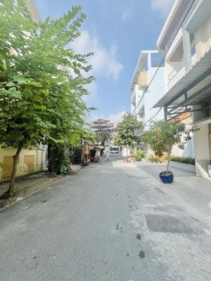 bán nhà hẻm 8m thông, đường tân hoà đông, ở và kinh doanh tốt.