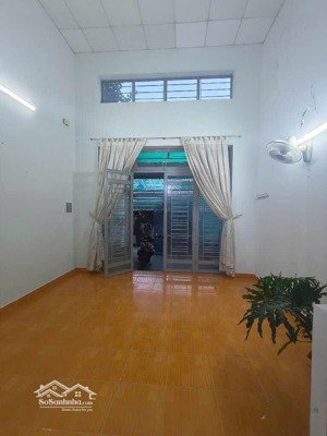 ngã tư tđ, nhà 2 tầng đường lê văn chí, p. linh trung, tđ, ô tô sát bên