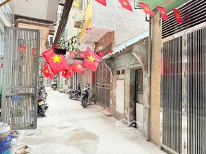 bán đất tặng nhà cấp 4 phố bạch mai vuông như bánh trưng 2 thoáng ngõ nông thông tứ tung 60m