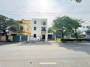 bán biệt thự góc công viên nam thông 1 - pmh đường lớn vị trí siêu đắc địa diện tích 11x18m2