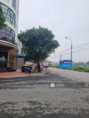 một siêu phẩm còn xót nay e ra hàng cho quý vị 90m2 mt 6m giá hấp dẫn vô cùng lh: 