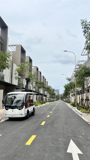 bán nhà phố liền kề dự án sycamore. sang tên, nhận nhà trong tháng 1/2026. giá bán 11 tỷ