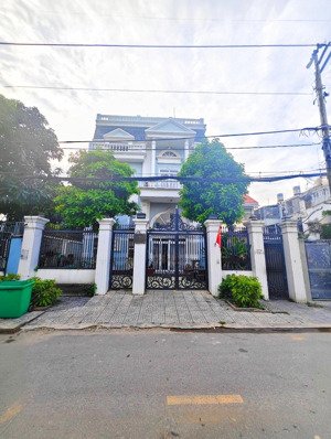 tòa căn hộ dịch vụ mặt tiền sau lưng gigamall - 12x20 - 28 tỷ tl