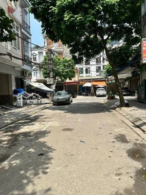 bán nhà văn quán , dt 35m2 ô tô vỉa hè giá hơn 11 tỷ, kinh doanh sầm uất. lhcc 