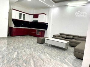 8,1 tỷ - 45m - mặt tiền rộng - nhà khung cột bê tông - có sân để xe - ngõ thông - tầm tiền ba