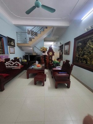 bán căn nhà 2 tầng view vườn hoa, sau ubnd phường võ cường, bắc ninh. dt 81m2. mt 4,5m