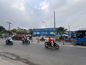 không có căn so sánh mặt tiền giáp bắc hải dòng tiền cao 94m giá 16.9 tỷ