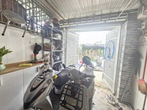 nhà c4 43m2 đường số 8, trường thọ, tđ, đường ô tô, ô tô đậu cửa,