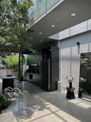 bán căn nhà đẹp kiến trúc sư thiết kế 115m2 ngay trung tâm quận mà giá chỉ tầm 68tr/m2