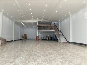 cho thuê mặt tiền 15m tại trần quang diệu với gần 400m thông sàn chỉ 60tr/tháng