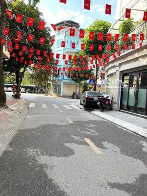 bán nhà lk kđt nam la khê, dt 64m2 4 tầng hơn 17 tỷ , trục chính kinh doanh giá đt. lhcc 