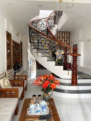 bán nhà 3 tầng full nội thất đường 6m - 94m2 - sổ vuông vức