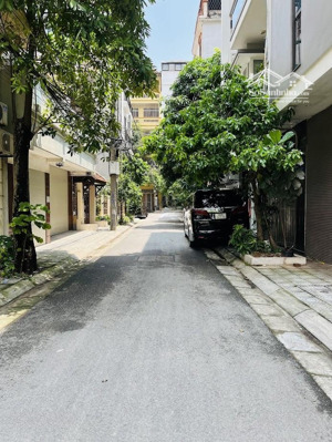 khu vực kim ngưu, lạc trung - phân lô 70m , mt 4.5m, 2 ôtô dừng đỗ, vỉa hè rộng, kd ổn định