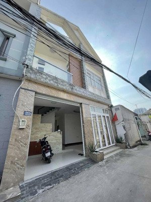 cho thuê nhà nguyên căn đường lý chiêu hoàng, phường 10, quận 6, tp.hcm, dt 7,5mx14m, 1 trệt 2 lầu