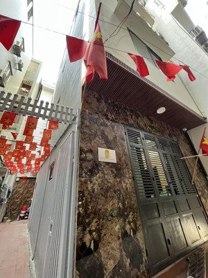 hiếm bán nhà duy tân, cầu giấy dt 32m2 xây 4 tầng chắc chắn, sổ vuông lô góc giá 8 tỷ