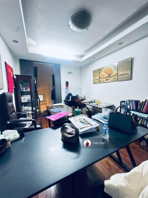 bán nhà phố cát linh ,nhà dân xây khung cột chắc chắn,2 thoáng vĩnh viễn,trung tâm đống đa giá 9,6.