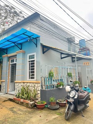 bán căn nhà nhỏ ngay góc 4x6m, 525tr đường oto khu đông dân, sổ sách đầy đủ, gần chợ, ủy ban