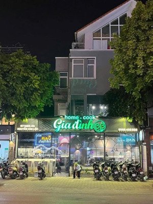 cần cho thuê thẳng biệt thự nguyễn văn lộc - hà đông. nhà hàng - cà phê - giá thuê 6x triệu