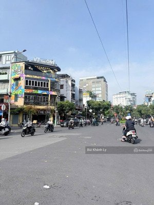 hẻm xe hơi thông khuvip phan xích long phùng văn cung 5 tầng 4pn dòng tiền 25tr/th