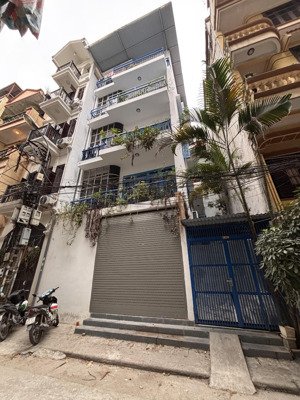 mặt tiền 8,6m - giá cực tốt - nằm trên phố vọng, kinh doanh, ô tô dừng đỗ thoải mái