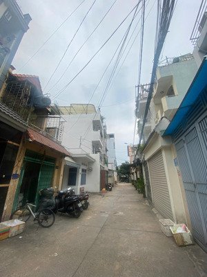 nhà hẻm 6m đường tân kỳ tân quý,đối diện siêu thị nhật aeon mall,dt 4x18m đúc 2,5 tấm,giá 8.5 tỷ tl