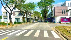 lô fpt view kênh, trục chính shophouse hướng đông mát mẻ, 108m2