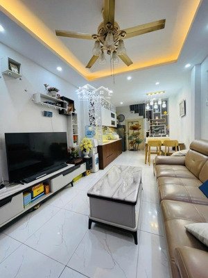 nhà xuân đỉnh lô góc gần ô tô, 40m 5tang 3 thoáng giá nhỉnh 9 tỷ xiu