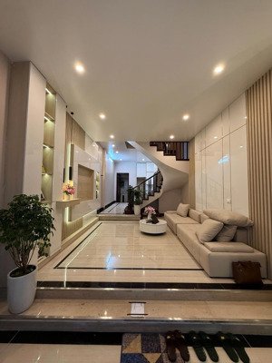 bán nhà 5 tầng tân mai, 38m2, ngõ nông, giá 7.6 tỷ