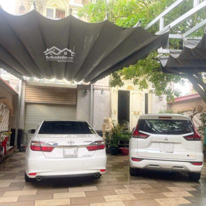 biệt thự giá rẻ, 9x30m, sân để 5 chiếc ô tô, khu vực yên tĩnh phù hợp người lớn tuổi.