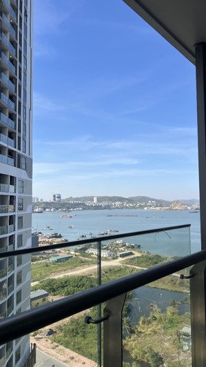 chính chủ bán căn studio view biển mã 11 toà a tầng trung. giá 1,1 tỷ. liên hệ 