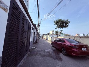 bán đất tặng nhà 1 trệt 1 lầu| ngay đại học cảnh sát - cách phạm văn đồng 100m - thích hợp xây ks